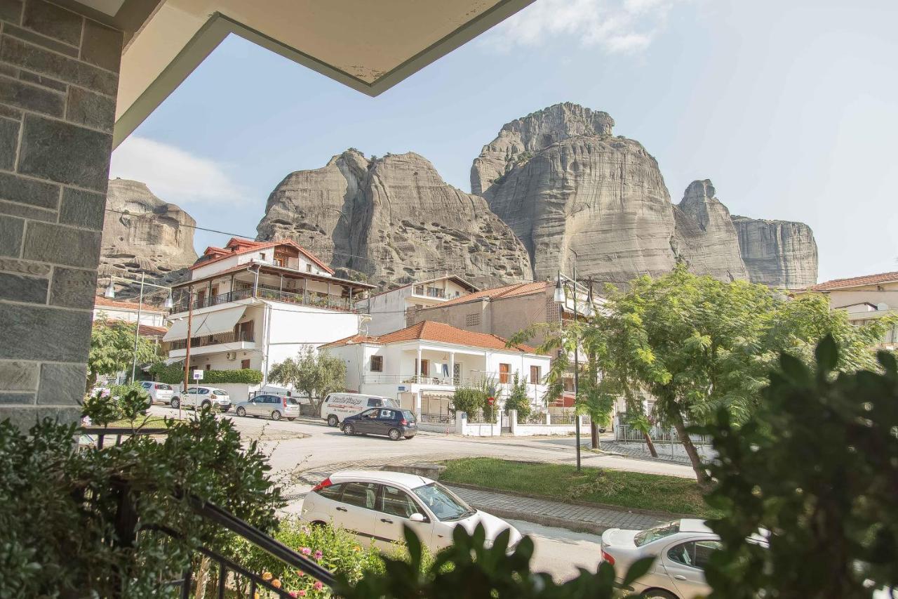 Luxury Lila House Under The Rocks Apartment Kalambaka Exterior photo