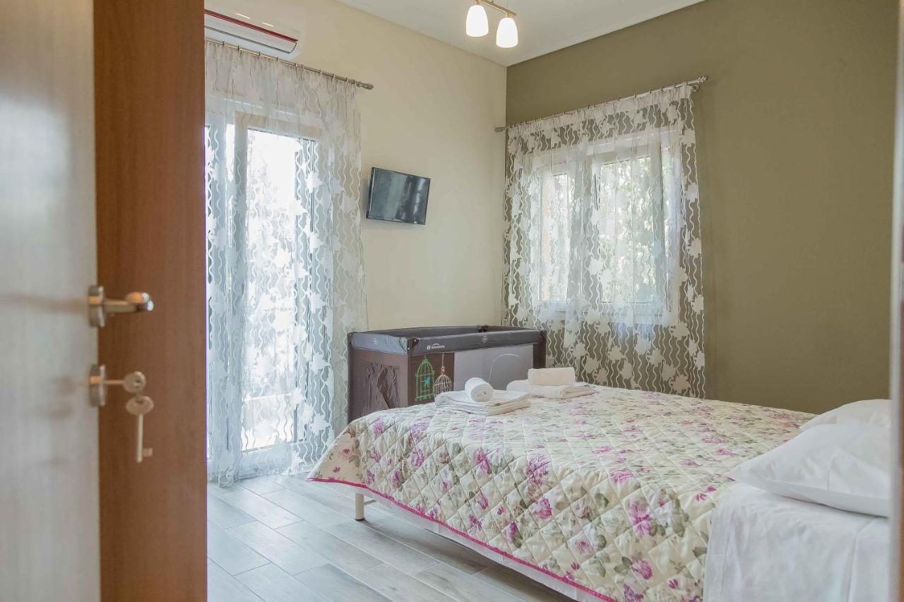 Luxury Lila House Under The Rocks Apartment Kalambaka Exterior photo